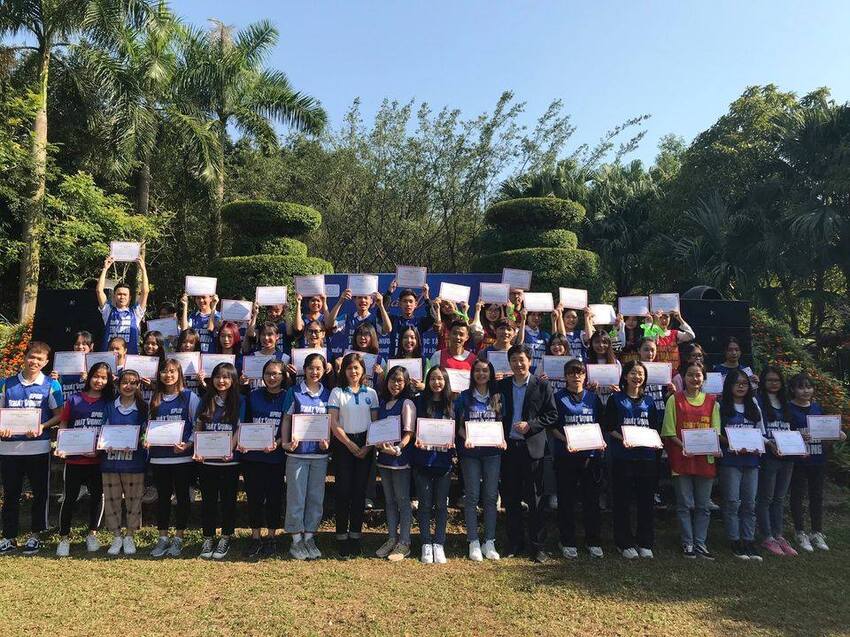 Các bạn sinh viên năm 2 khoa Kinh tế, trường Đại học Mở Hà Nội đã được trao giấy chứng nhận hoàn thành Khóa học “Phát triển Kỹ năng nghề nghiệp” do Khoa Kinh tế  ĐH Mở Hà Nội và Novaedu Phối hợp tổ chức